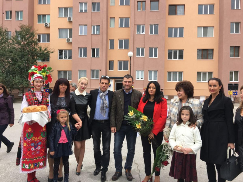 Министър Лиляна Павлова откри в Пазарджик един от най-големите санирани блокове със средства от Националната програма за енергийна ефективност