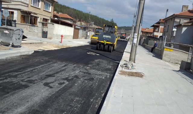 Инженеринг за изпълнение на рехабилитация на улични настилки, тротоари и зелени площи в град Панагюрище