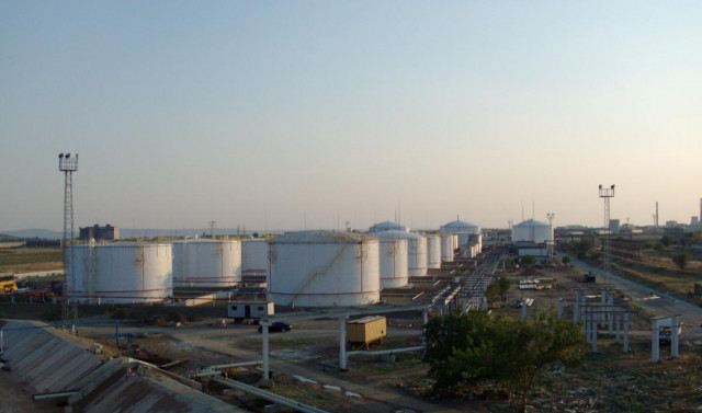 Модернизация и реконструкция на Петролни бази в Първомай, Сливен и Поликраище.