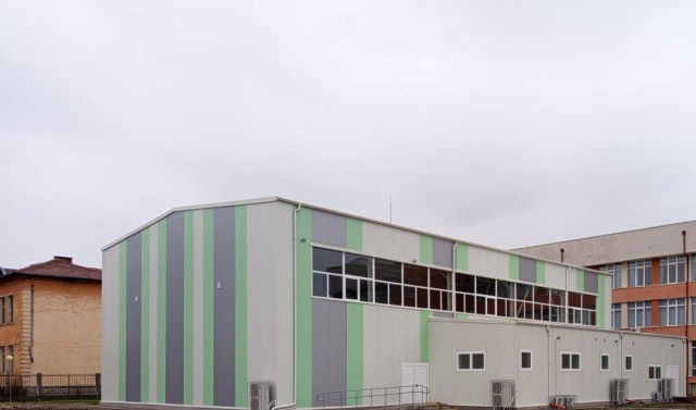 „Изграждане на нов физкултурен салон с топла връзка към СУ Христо Ботев, гр. Съединение, обл. Пловдив“.